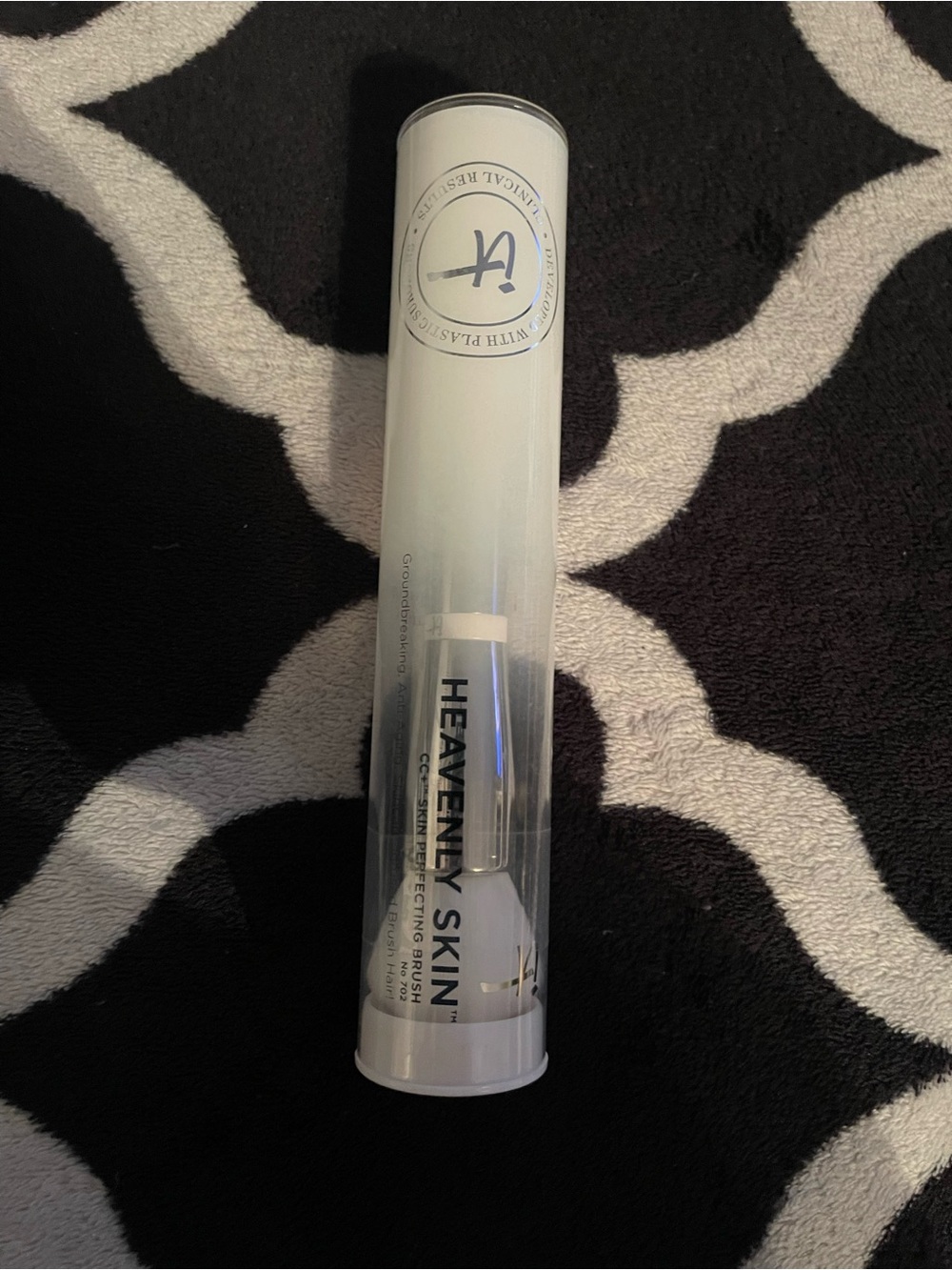it cosmetics Heavenly Skin CC+ Perfecting Brush - White